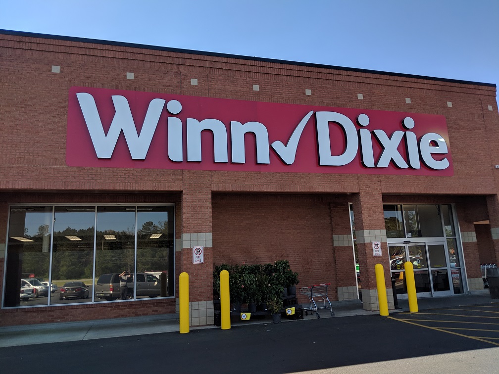 Channel letters store front sign for Winn Dixie by Eagle Signs