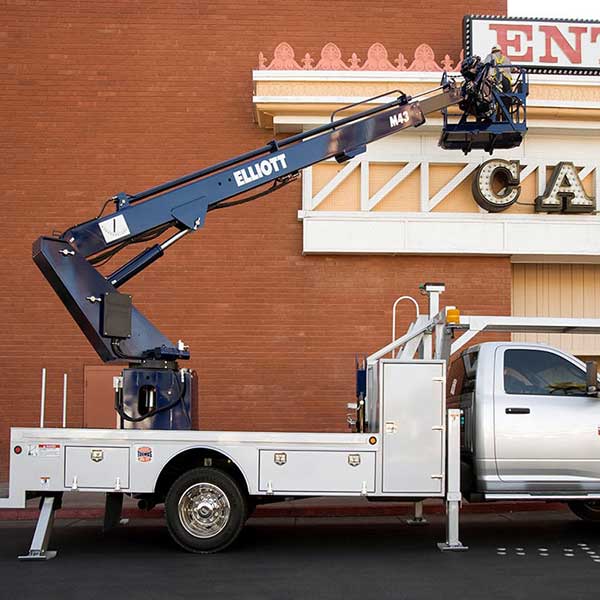 Licensed professional installing a commercial sign by Eagle Signs 
